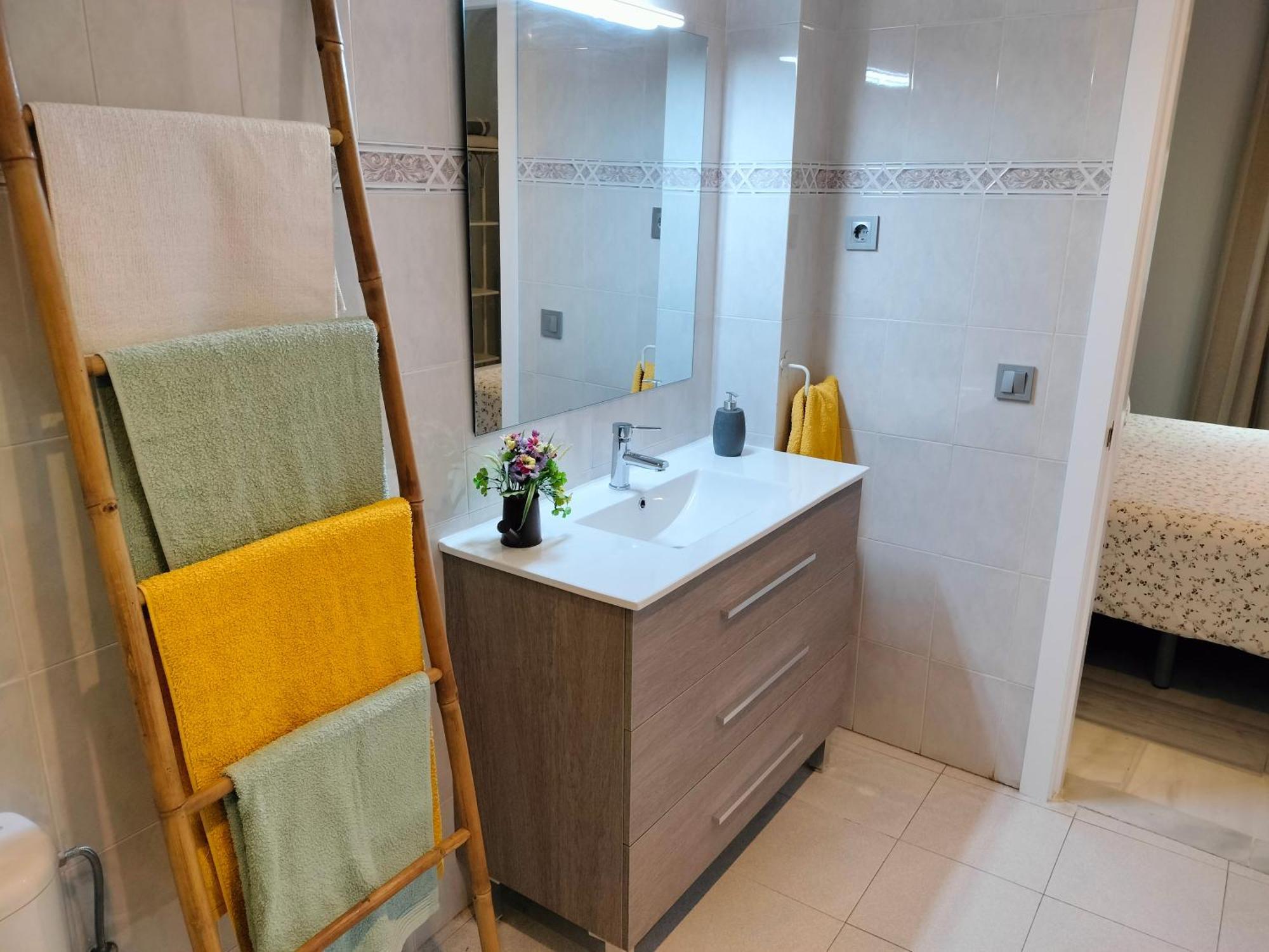 Acogedor Apartamento. Mezquita Wifi Cordoba Luaran gambar