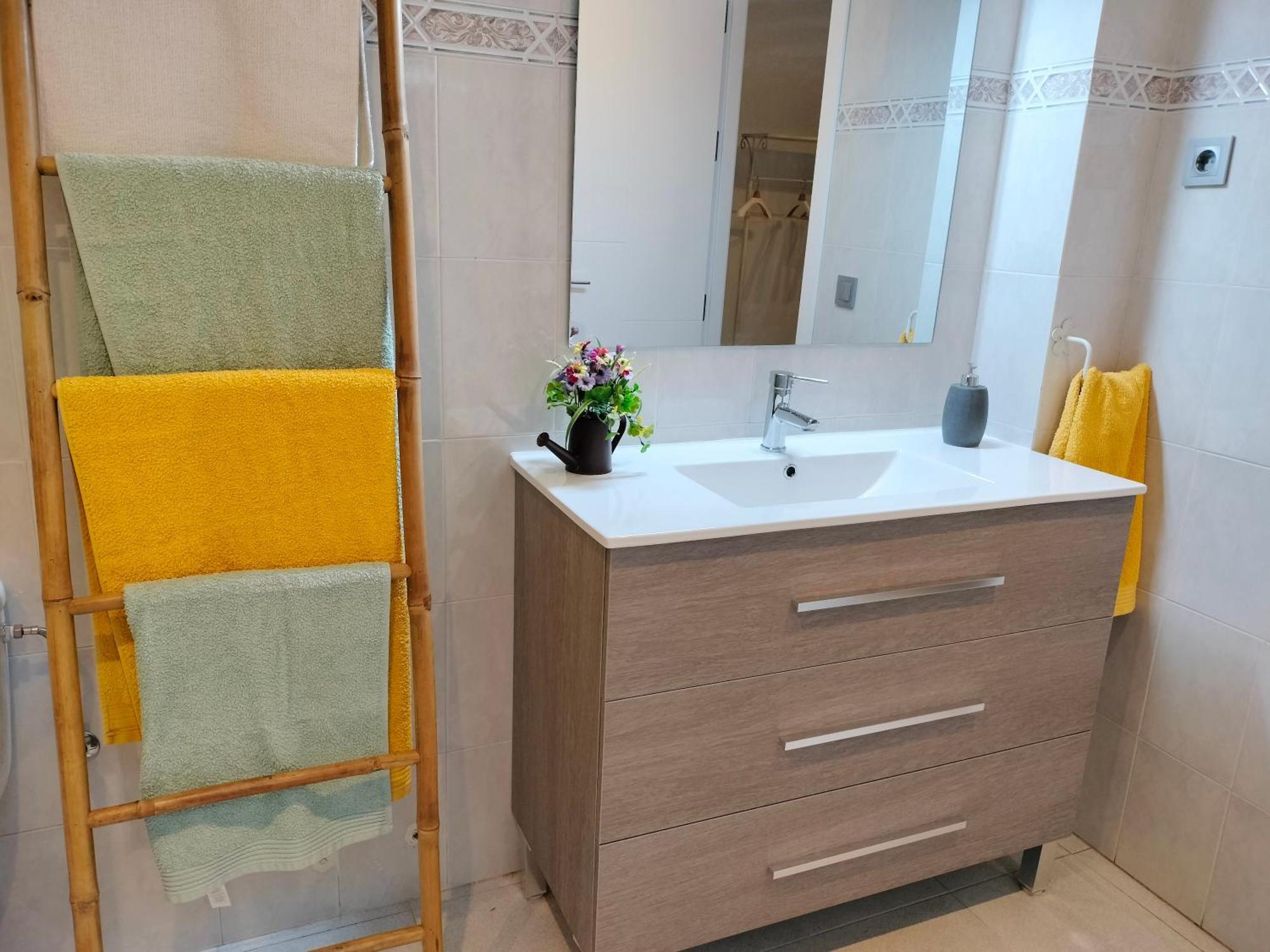 Acogedor Apartamento. Mezquita Wifi Cordoba Luaran gambar
