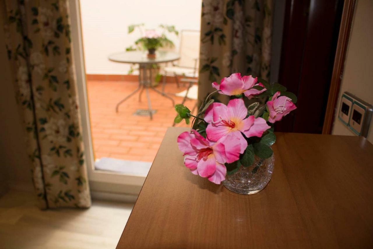 Acogedor Apartamento. Mezquita Wifi Cordoba Luaran gambar